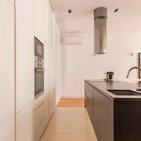 Plum Guide - Sterling Silver Apartment