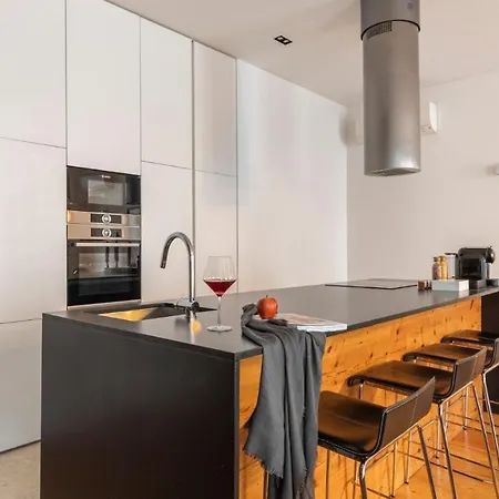 Plum Guide - Sterling Silver Apartment *